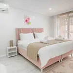 Cozy 1br & Sofabed With Two Inviting Balconies * Istanbul