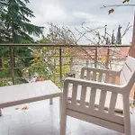 Apartment Cozy 1br & Sofabed With Two Inviting Balconies *