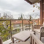 Apartment Cozy 1br & Sofabed With Two Inviting Balconies