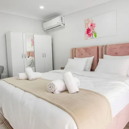 Cozy 1br & Sofabed With Two Inviting Balconies 아파트